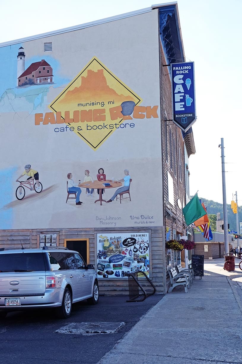 mural Falling Rock Cafe and Bookstore